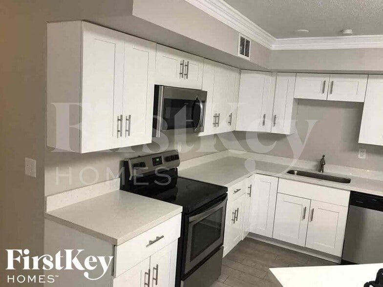 Building Photo - 4882 Pine Cone Ln