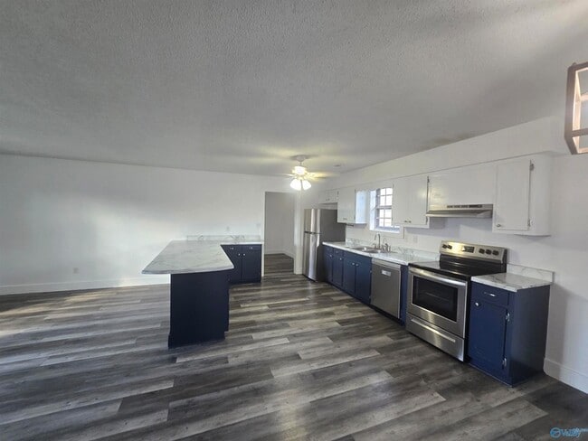 Building Photo - 247 Snow Dr