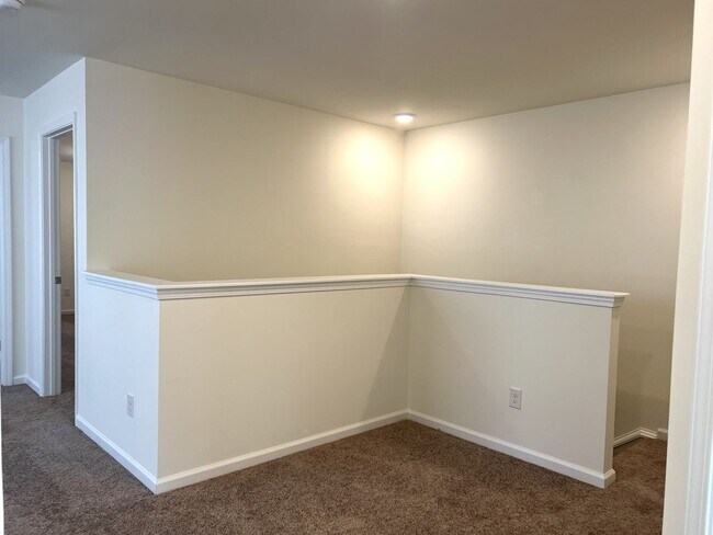 Building Photo - $1,000 Off First Full Month Rent