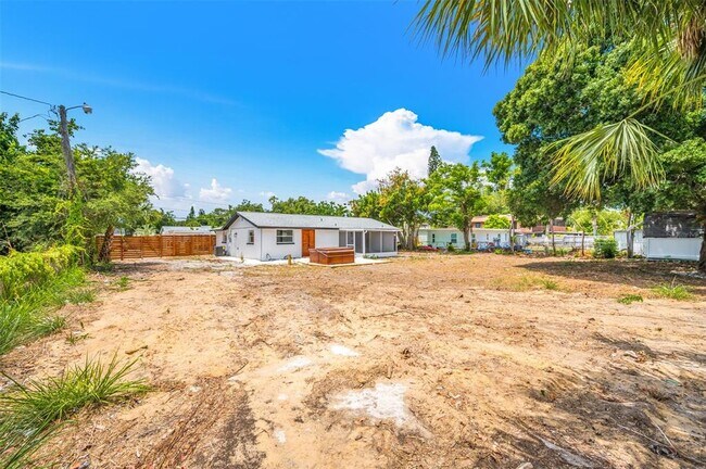 Building Photo - 208 Palmetto Rd W