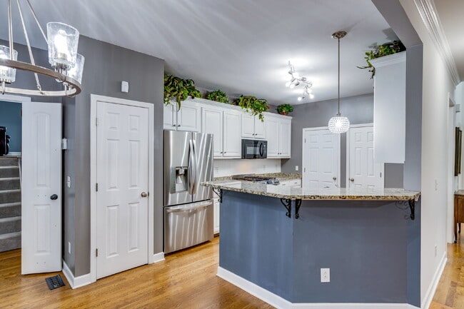 Building Photo - Spacious Spring Hill Rental in Sought-Afte...