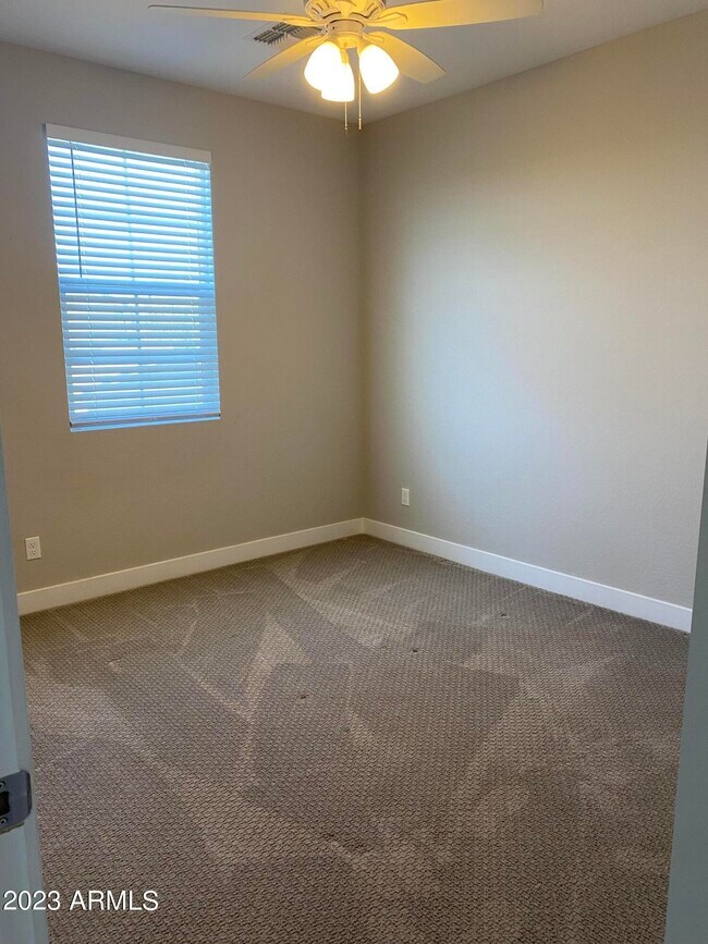 Building Photo - 21065 W Elm Way Ct