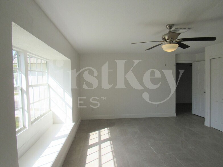 Building Photo - 7347 Barragan Rd