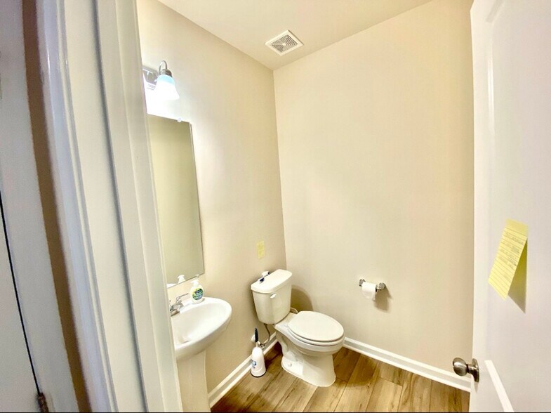 Building Photo - 5612 Preveza Pl