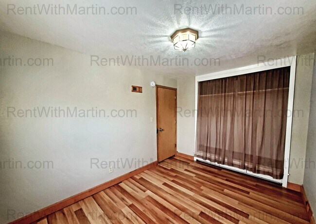 Building Photo - 1112-1114 Byron Ave