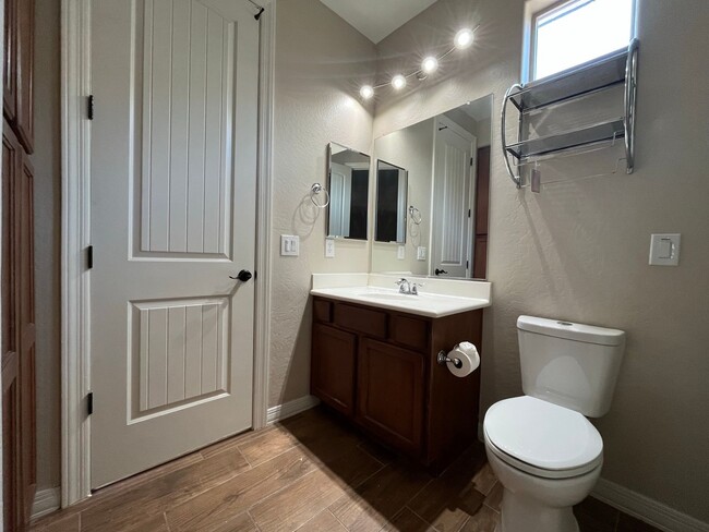 Building Photo - 5 Bedroom Home in the Montelena Neighborho...