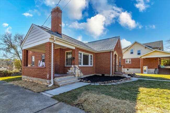 Building Photo - 2510 Tillett Rd SW