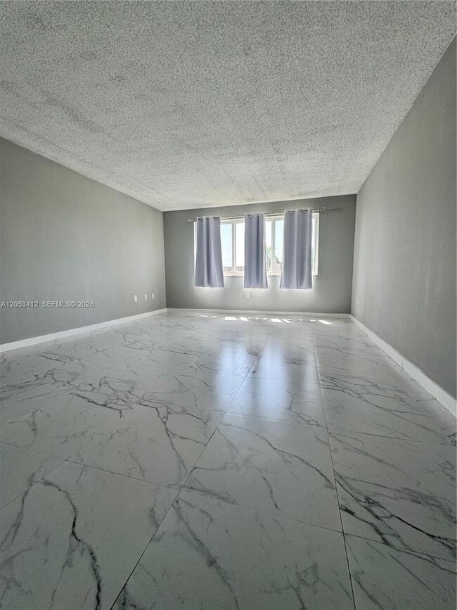 Building Photo - 6930 Miami Gardens Dr