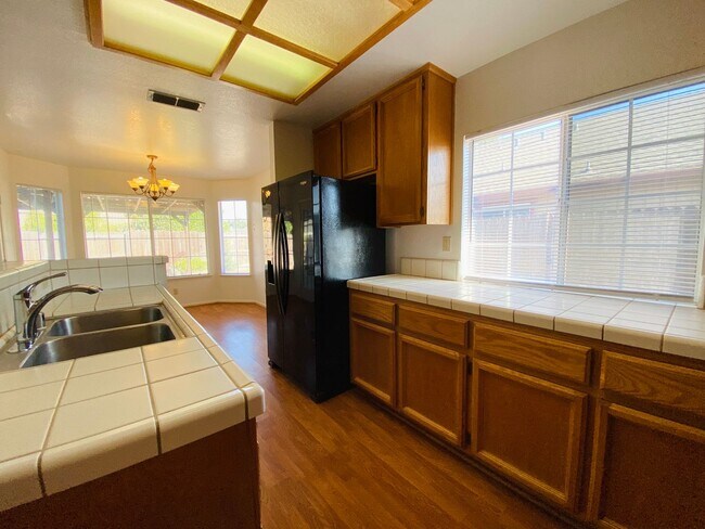 Building Photo - Lovely Galt Home