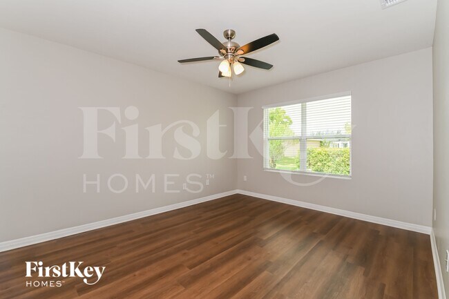 Building Photo - 2820 NW 21st Ave