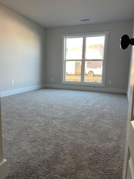 Building Photo - 166 Lake Meadows Dr