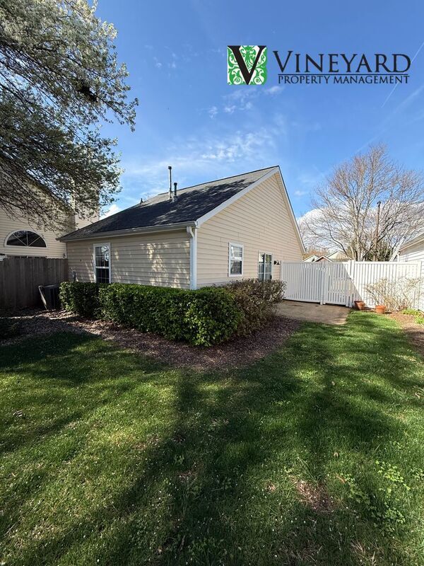 Building Photo - 1095 Britley Park Ln