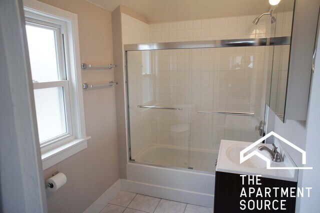 Building Photo - 4100 N Pontiac Ave