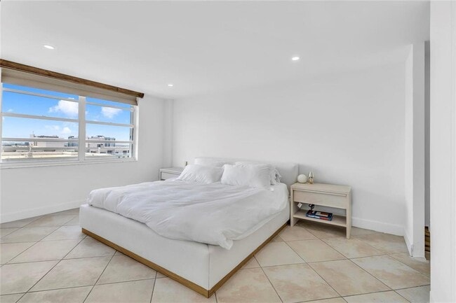 Building Photo - 2750 NE 183rd St