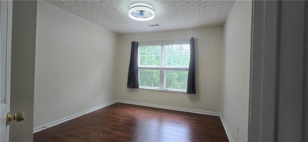 Building Photo - 3811 Roxfield Dr NE