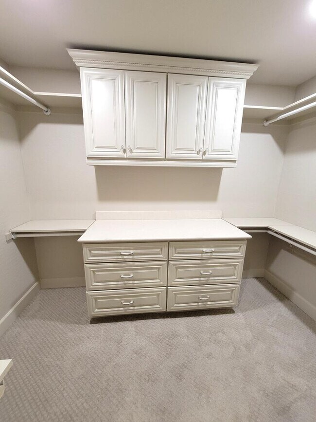 Building Photo - 5770 N Scottsdale Rd