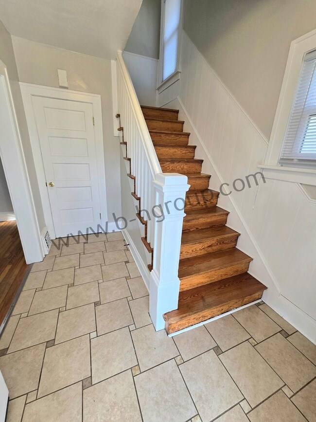 Building Photo - Spacious Single Family Home
