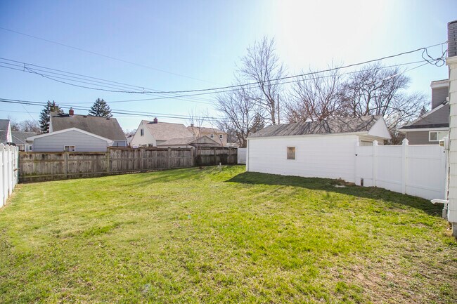 Building Photo - 2859 Boxwood Rd