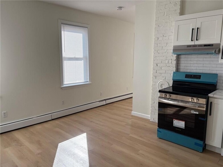 Building Photo - 191 Nashua St