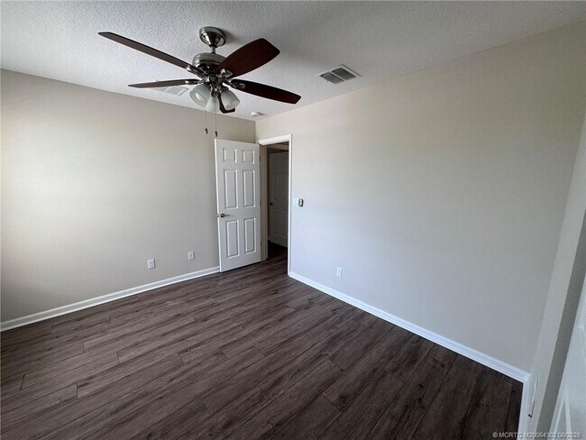 Building Photo - 11239 SW Barton Way