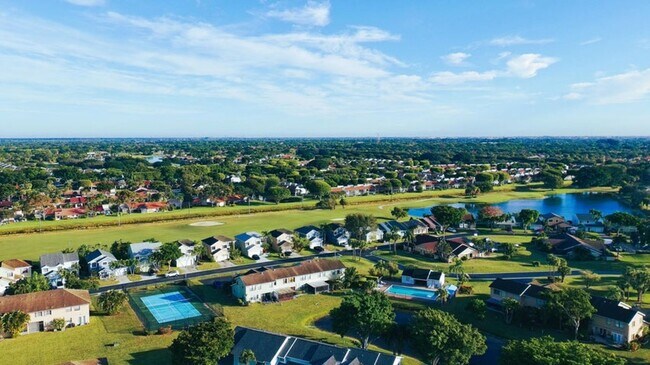 Building Photo - 5885 Northpointe Ln