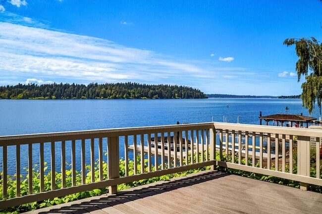Building Photo - 3bd/3.5ba Mercer Island Home