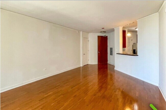 Building Photo - 420 E Waterside Dr