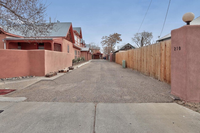 Building Photo - OLD TOWN AMAZING 2 Bedroom 2/Story 1475/SF Townhouse