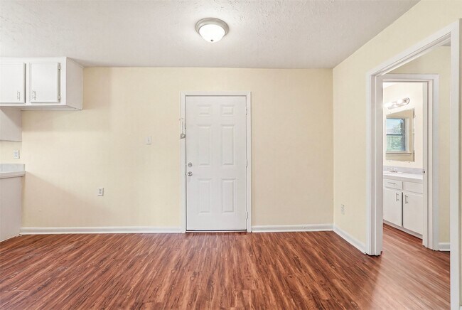 Building Photo - 10227 Glenmawr Dr