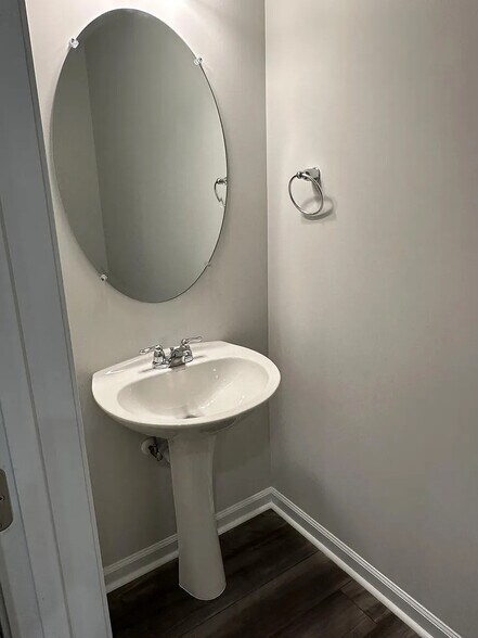 Building Photo - Room in Townhome on Kasota Ln