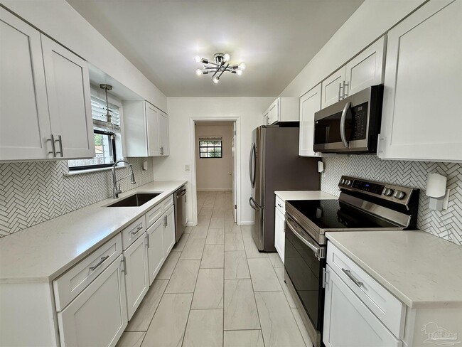 Building Photo - 1305 Heatherwood Cir
