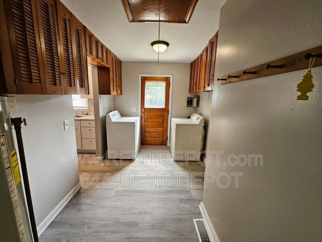 Building Photo - 2821 Taylor Ave