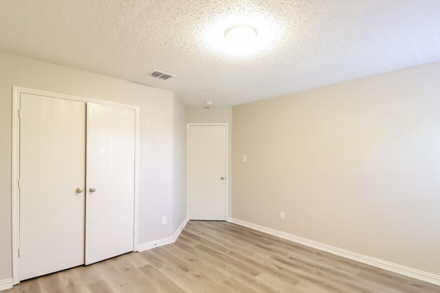 Building Photo - 917 Salida Dr