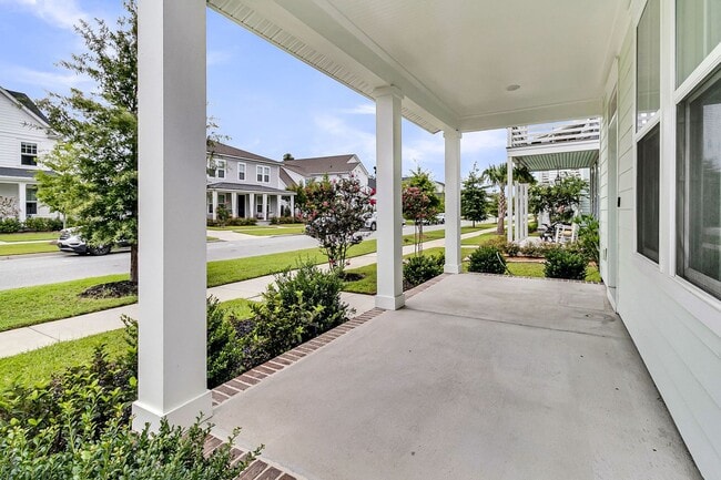 Building Photo - Must see 3 bedroom, 2.5 bath Home in Midto...
