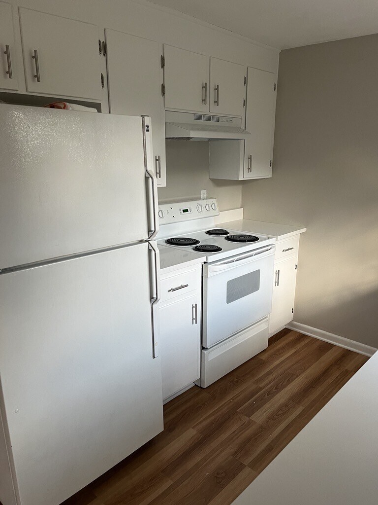 Kitchen - 530 Whispering Hills Dr