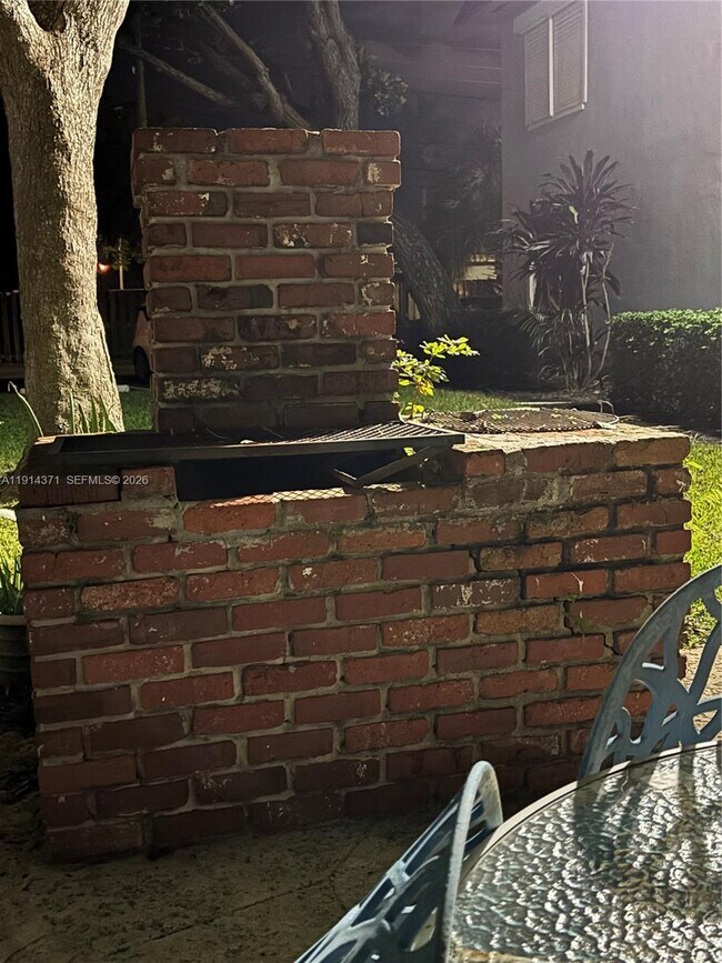 Building Photo - 260 S Cypress Rd