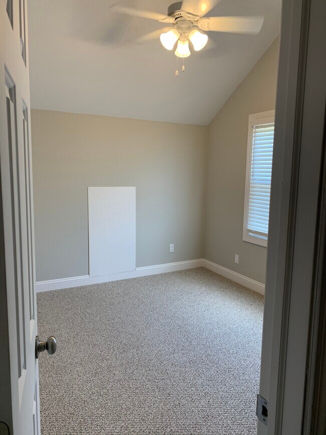 Building Photo - 87 Erie Beach Rd