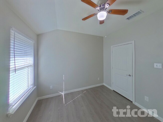 Building Photo - 110 Columbia St