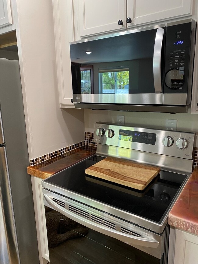 Building Photo - 444 E Montezuma Ave