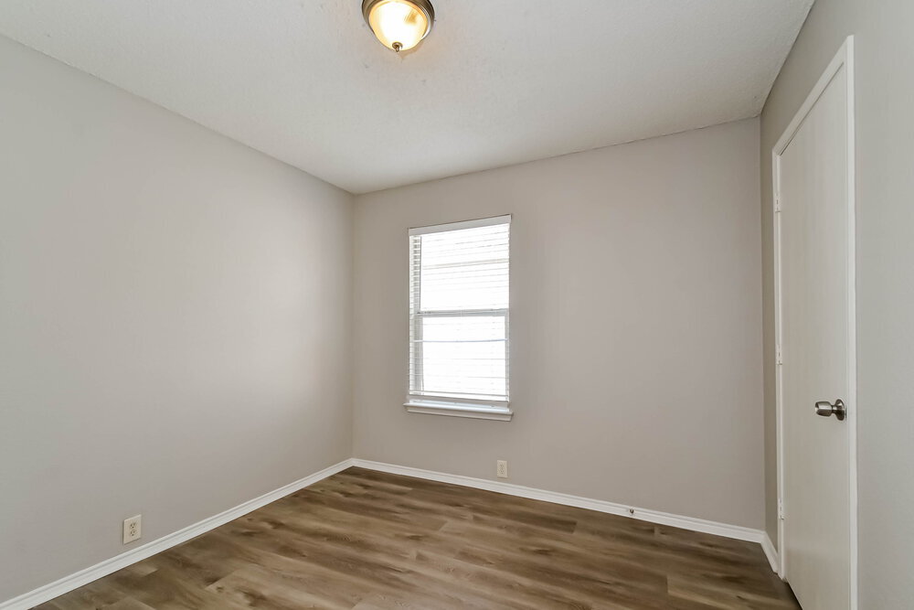 Building Photo - 1009 Springcreek Dr