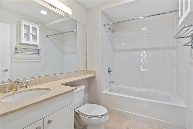 Building Photo - 24 Second St