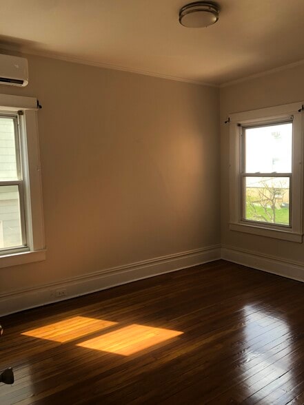 Building Photo - 25 Overlook St