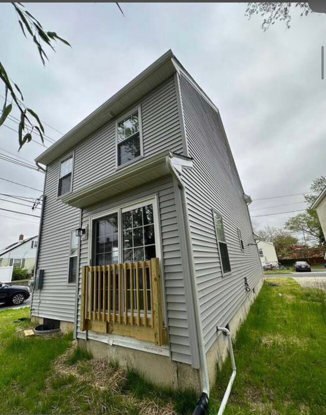 Building Photo - 300 Saunders Ave