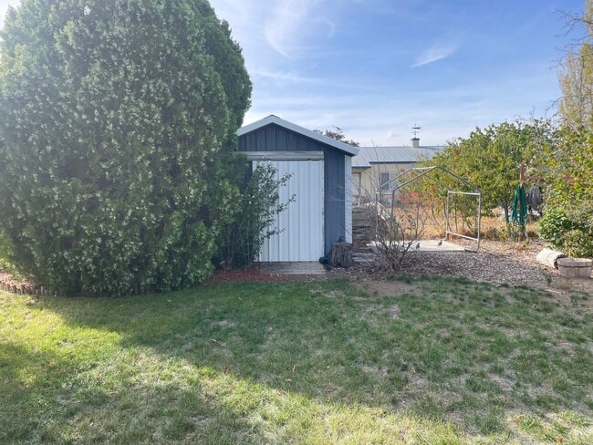 Building Photo - 4 Bedroom Rambler on 1 Acre!!