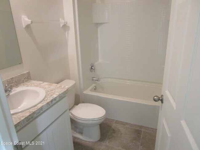 Building Photo - 3635 Peony Ct SE