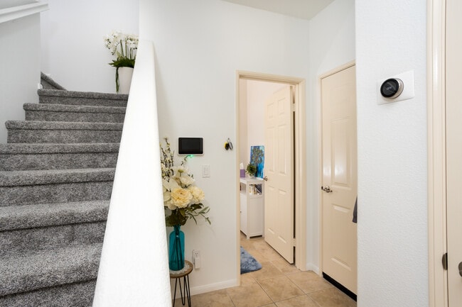 Building Photo - 2802 Bellezza Dr