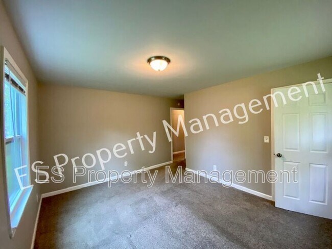 Building Photo - 8070 Chiltern Dr