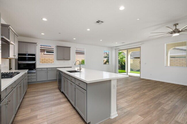Building Photo - 78879 Fortuna Pl