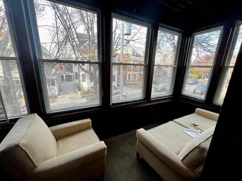 Building Photo - 19 Banks St