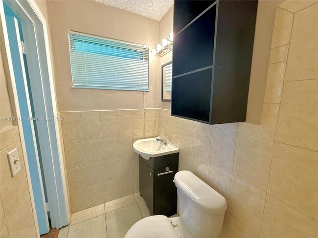 Building Photo - 6725 SW 27th Ct